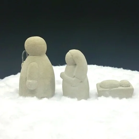 Hand Crafted Handmade Snowman Nativity Scene - Picture 3 of 8